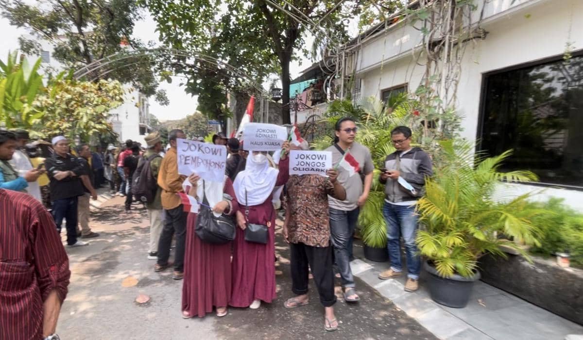 Demo di Rumah Jokowi, Ada Penggugat Ijazah yang Kalah di PN Solo