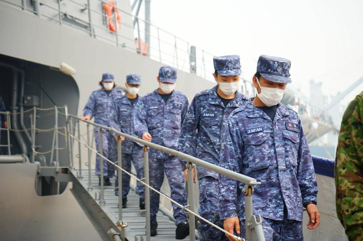 Bantu Atasi Karhutla, Kapal Perang Jepang Bawa 3 Chinook Tiba di Kalbar