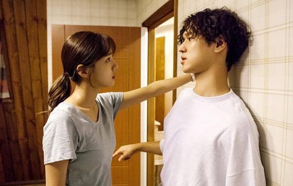 Chae Soo Bin dan Go Kyung Pyo di drama Strongest Deliveryman