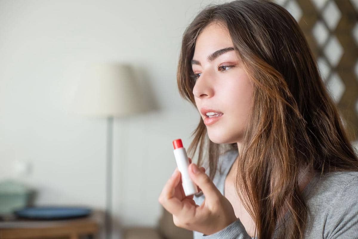 memilih warna lipstik yang sesuai