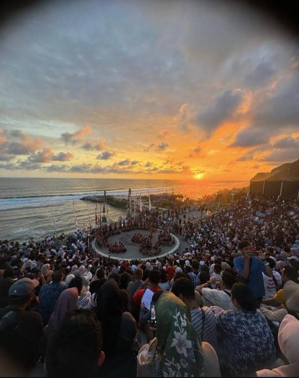Tari Kecak di Pantai Melasti (instagram.com/kecakmelasti.official)