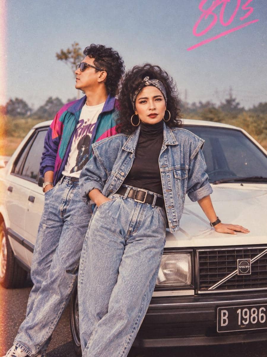 Tantri Syalindri tampil mengenakan busana bergaya 80-an sebagai inspirasi OOTD selebritas di Instagram.