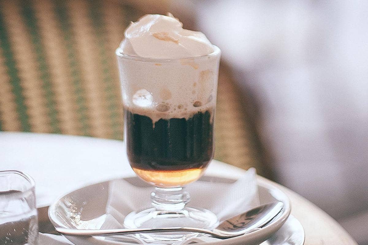 ilustrasi irish coffee 