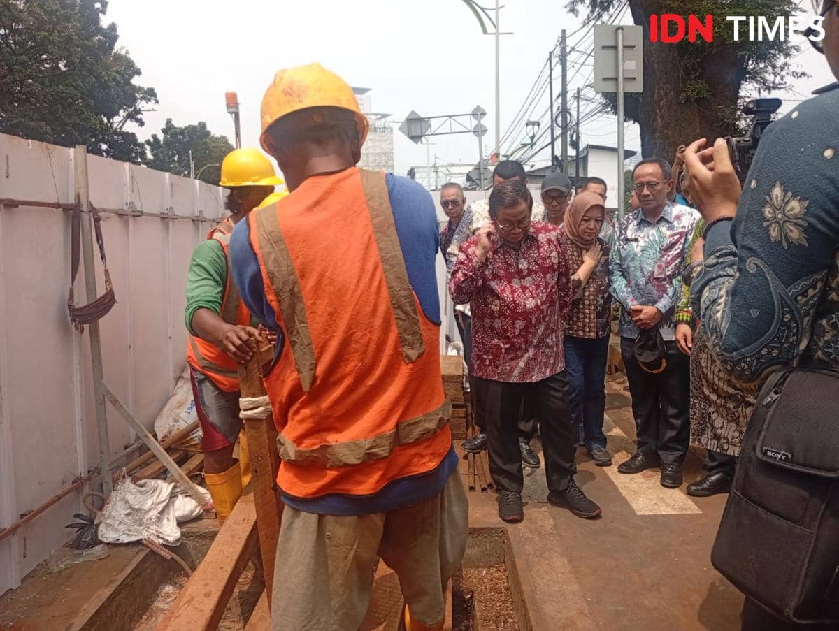 Pramono Targetkan Jakarta Bebas Kabel Udara dalam 5 Tahun