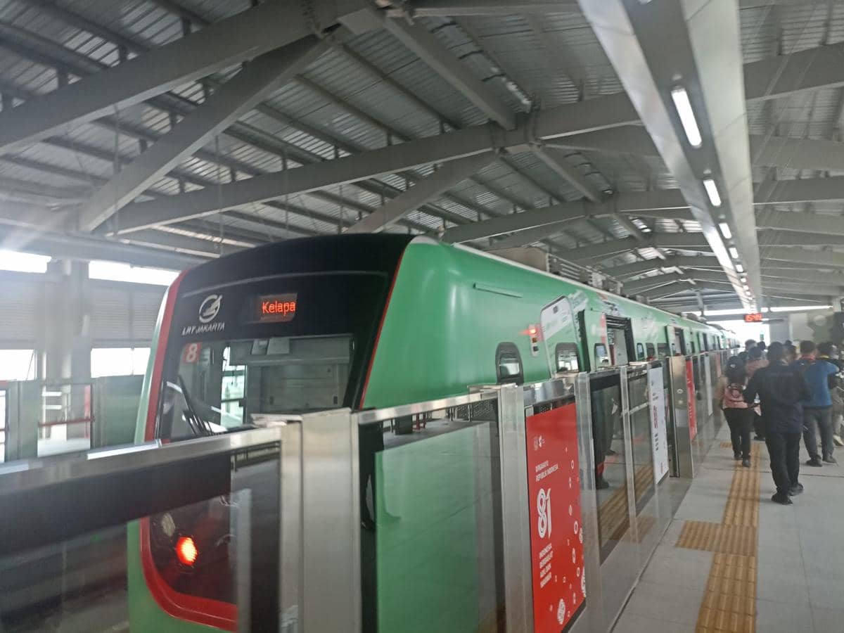 Tarif LRT Jakarta Flat Rp5 Ribu Setelah Promo Rp8 Berakhir 