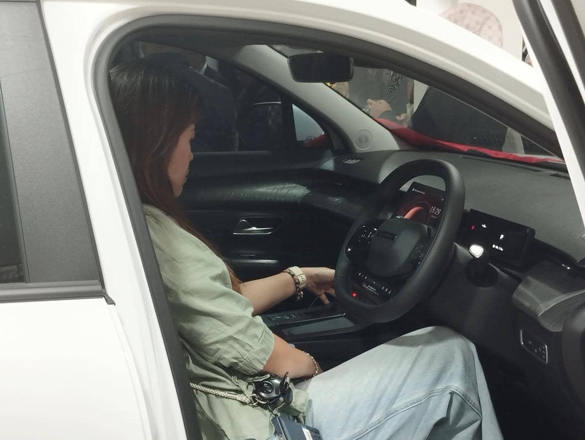 Mobil listrik LEPAS di diler NEV Premium di Semarang, Rabu (9/9/2026). (IDN Times/Dhana Kencana)