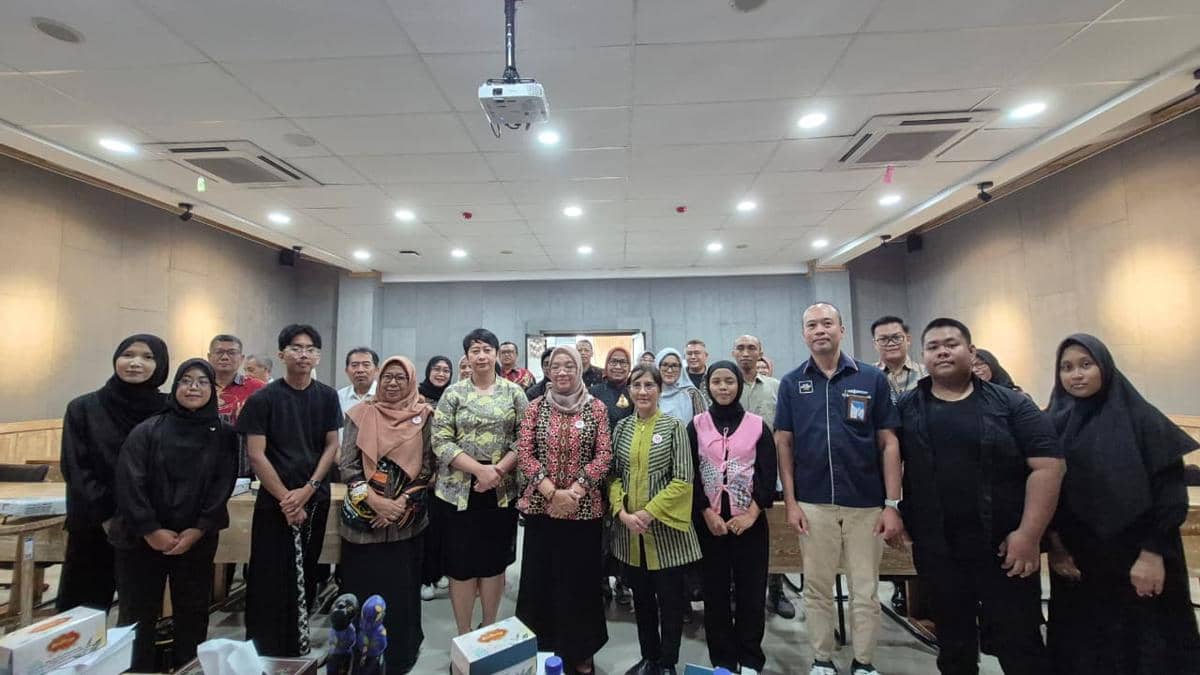 Sejumlah produk batik karya alumni pelatihan Gen-Z Batik Preneur–PKW 2026 dipamerkan di Grha Kriya Dekranasda Sleman.