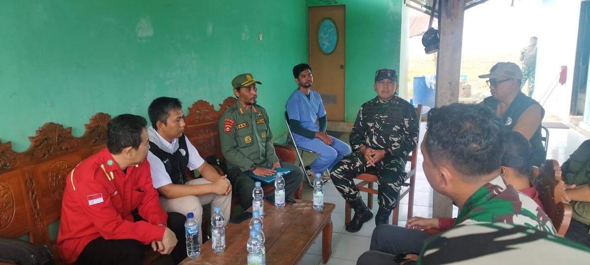 Brigjen TNI Khabib Mahfud dan Daniwari Widiyanto meninjau titik kebakaran serta kondisi satwa di PKG Jalur 21 Padang Sugihan