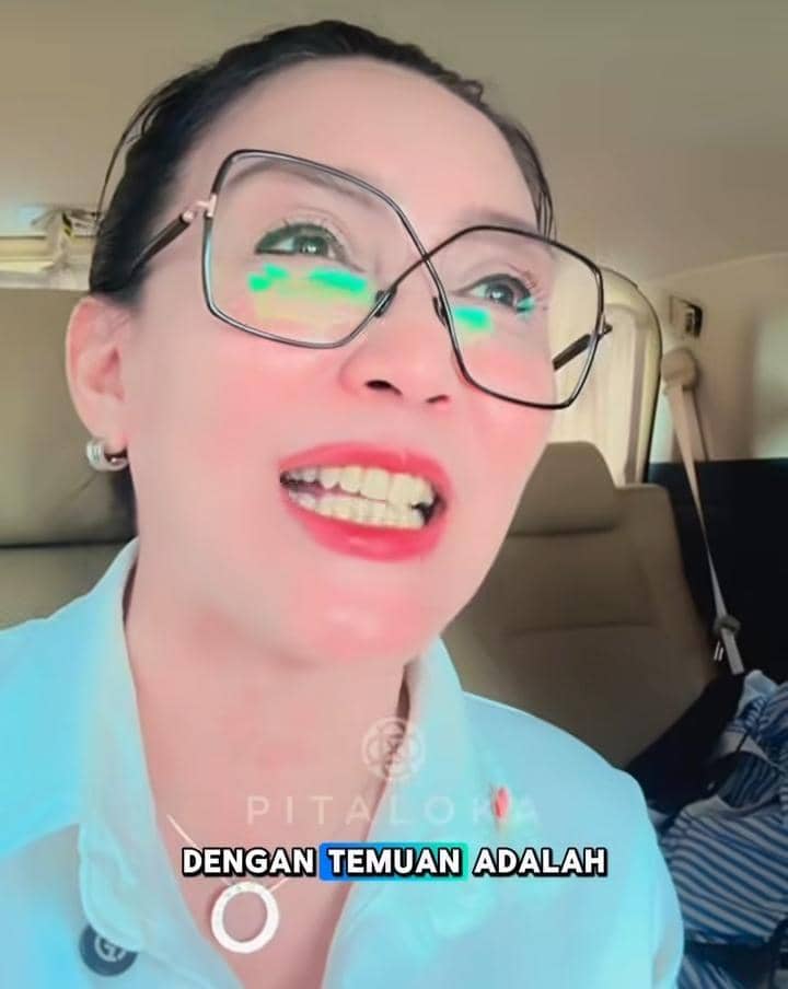 Rieke Diah Pitaloka lulus S1 hukum