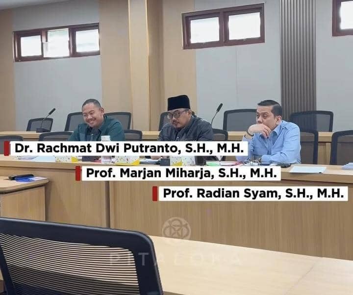 Rieke Diah Pitaloka lulus S1 hukum