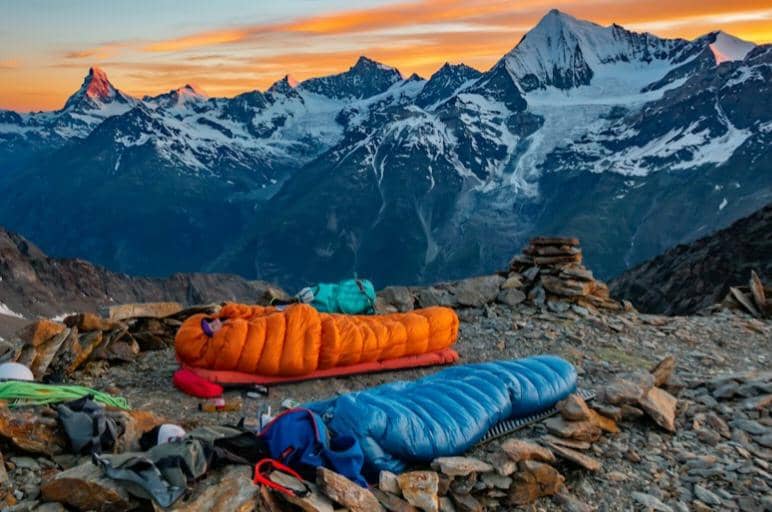 Cara Melipat Sleeping Bag yang Cepat, Rapi, dan Hemat Ruang