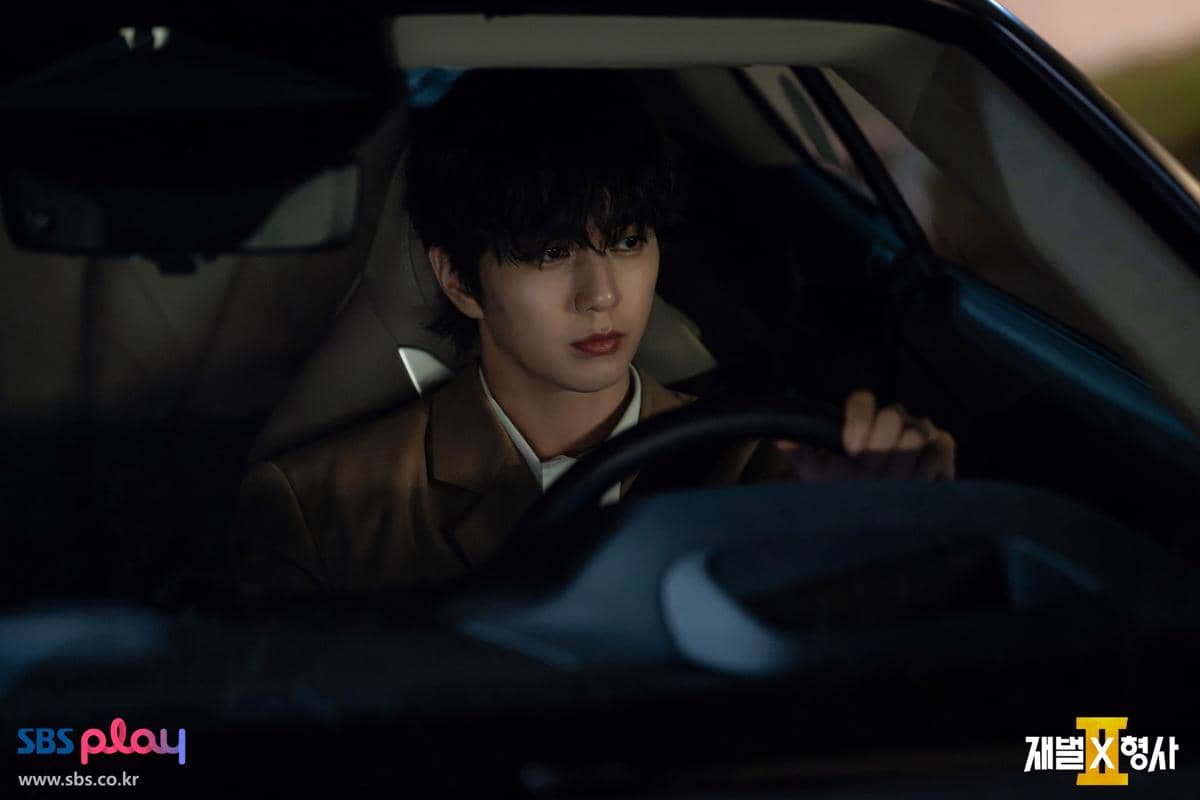 Cuplikan adegan drama Korea Flex X Cop 2 produksi SBS yang memperlihatkan salah satu momen cerita musim kedua.