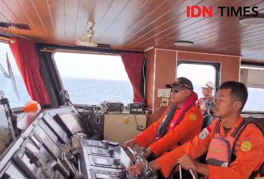 Hari Kelima Pencarian, SAR Temukan Jeriken, Helm dan 2 Life Jacket (IDN Times/Muhamad Iqbal)