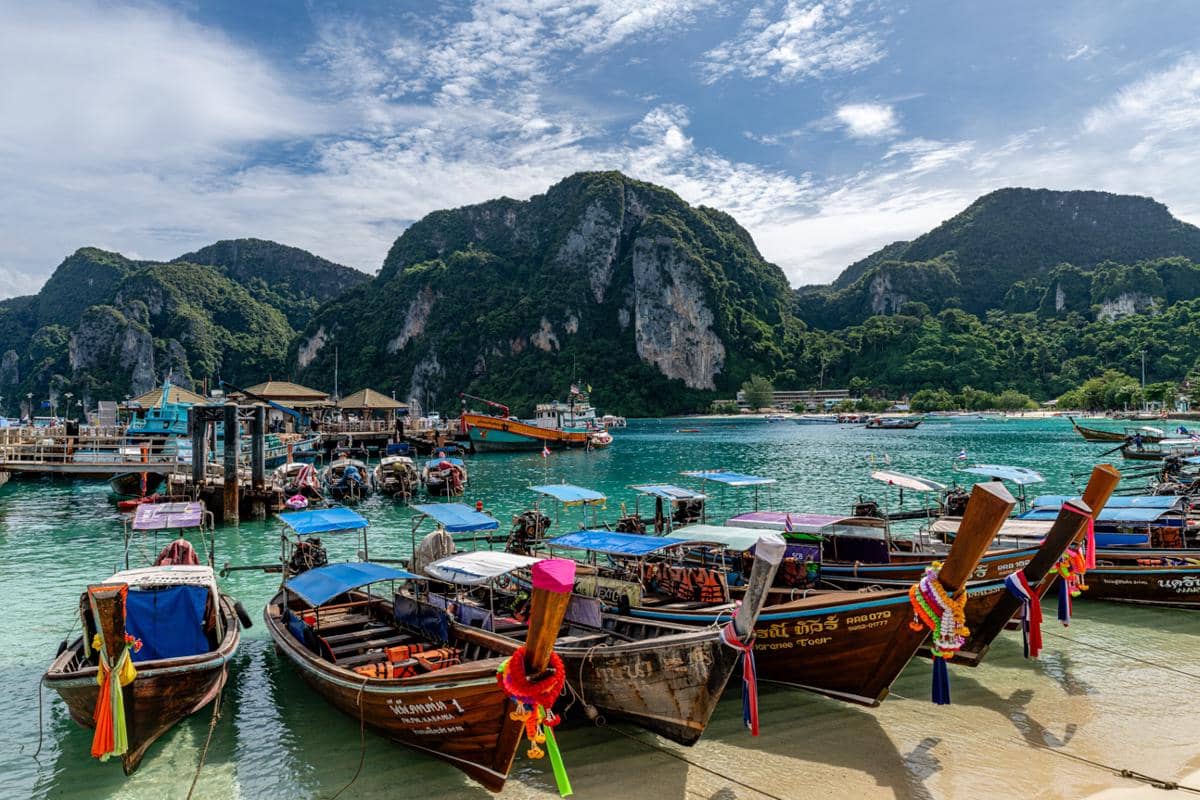 ilustrasi destinasi wisata di Phuket