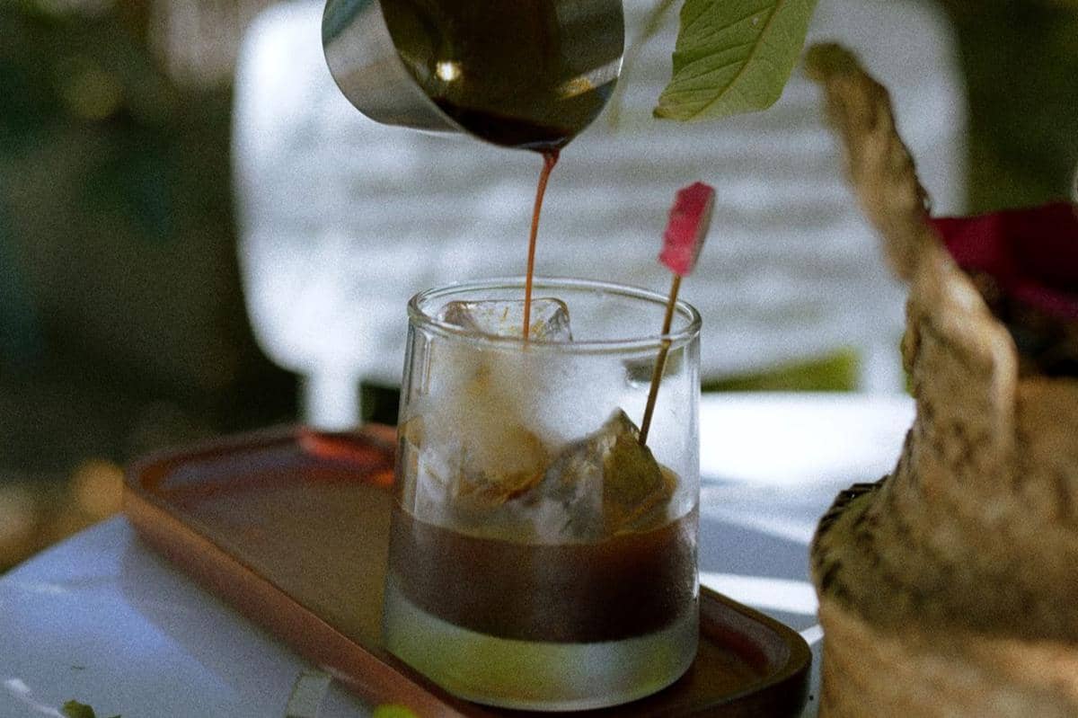 ilustrasi membuat es espresso