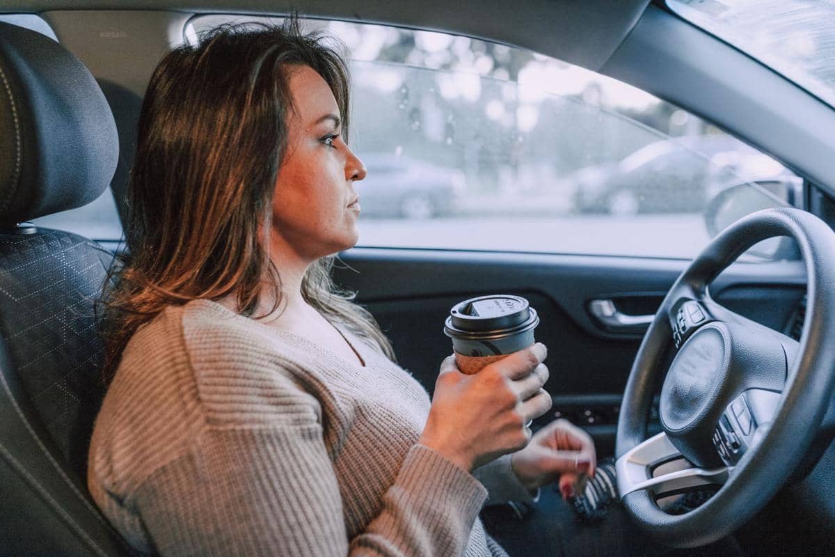 Benarkah Segelas Kopi Saat Macet Bisa Meredakan Stres?