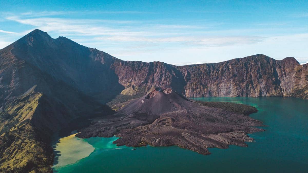 ilustrasi keindahan alam di Lombok