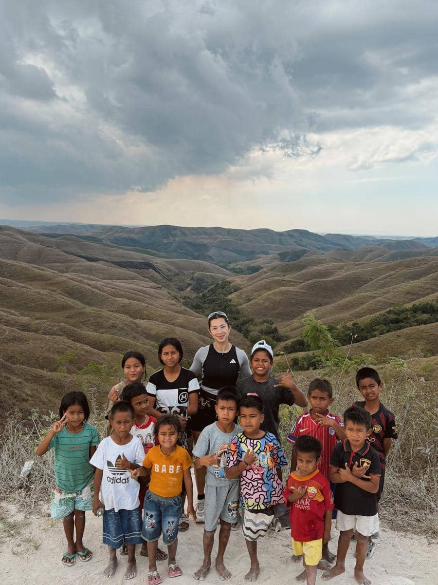 Jennifer Bachdim menikmati liburan di Sumba