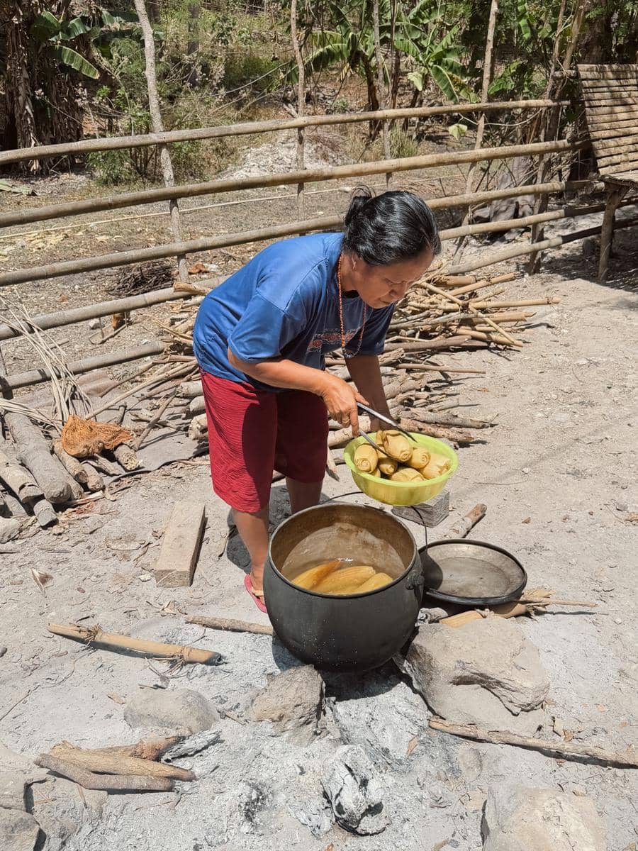 Jennifer Bachdim menikmati liburan di Sumba