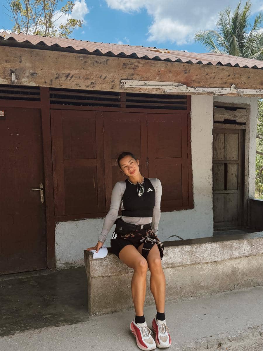 Jennifer Bachdim menikmati liburan di Sumba