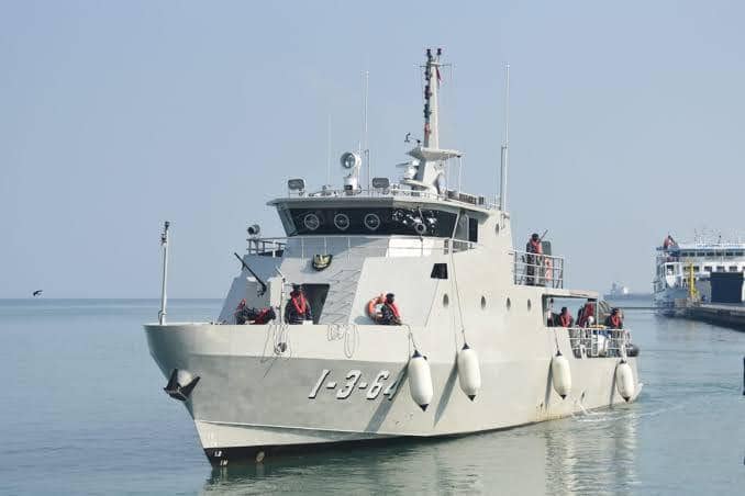 TNI AL mengerahkan beberapa KRI untuk pencarian jurnalis hilang kontak di Selat Sunda. (Dok. TNI AL)