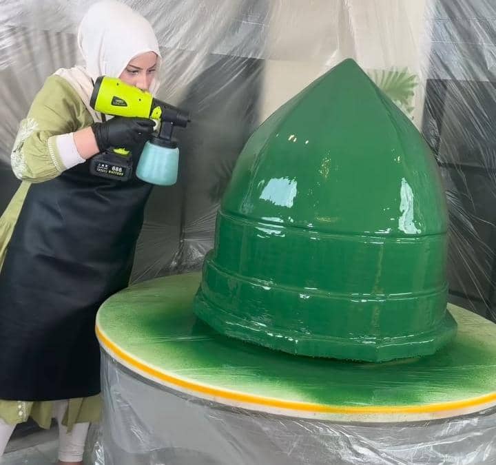 Tasyi Athasyia bikin kue bentuk Masjid Nabawi