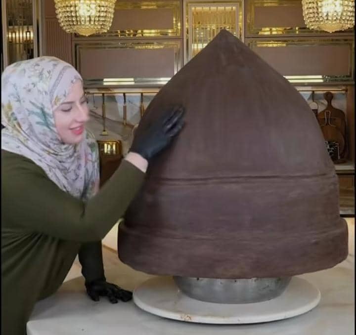 Tasyi Athasyia bikin kue bentuk Masjid Nabawi