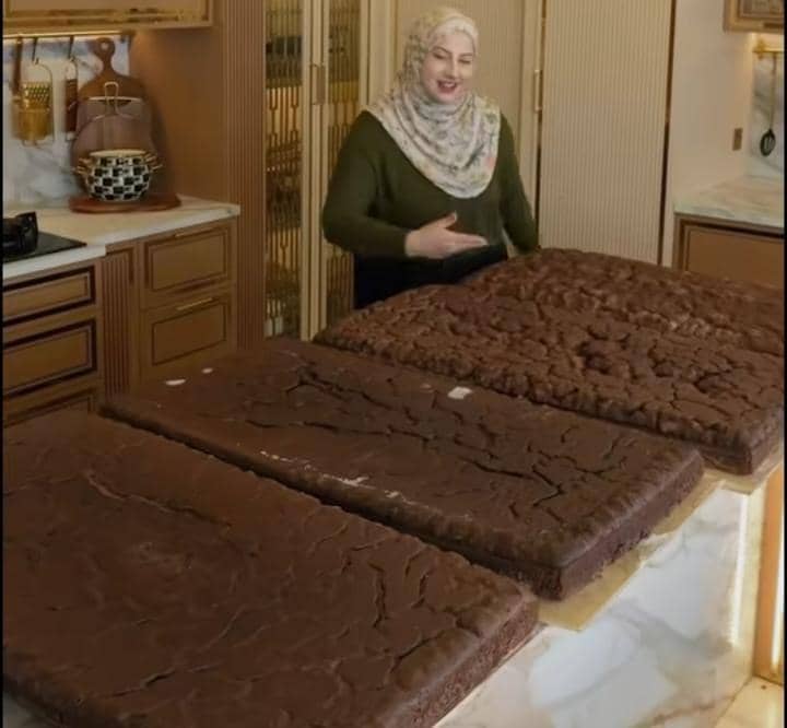 Tasyi Athasyia bikin kue bentuk Masjid Nabawi