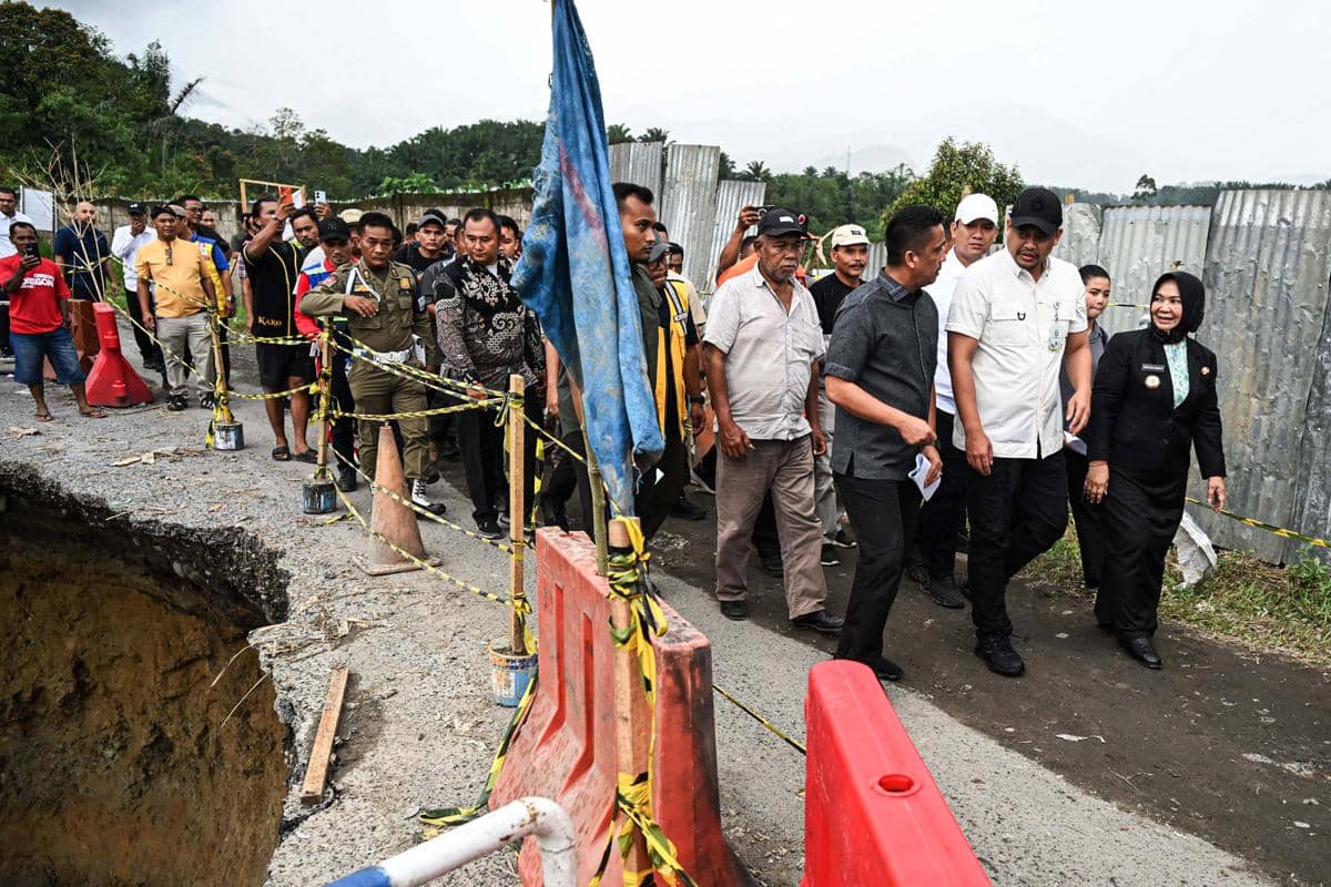 110926_GUBSU TINJAU RUAS JALAN PAMA SEMILIR_07.jpg.jpeg