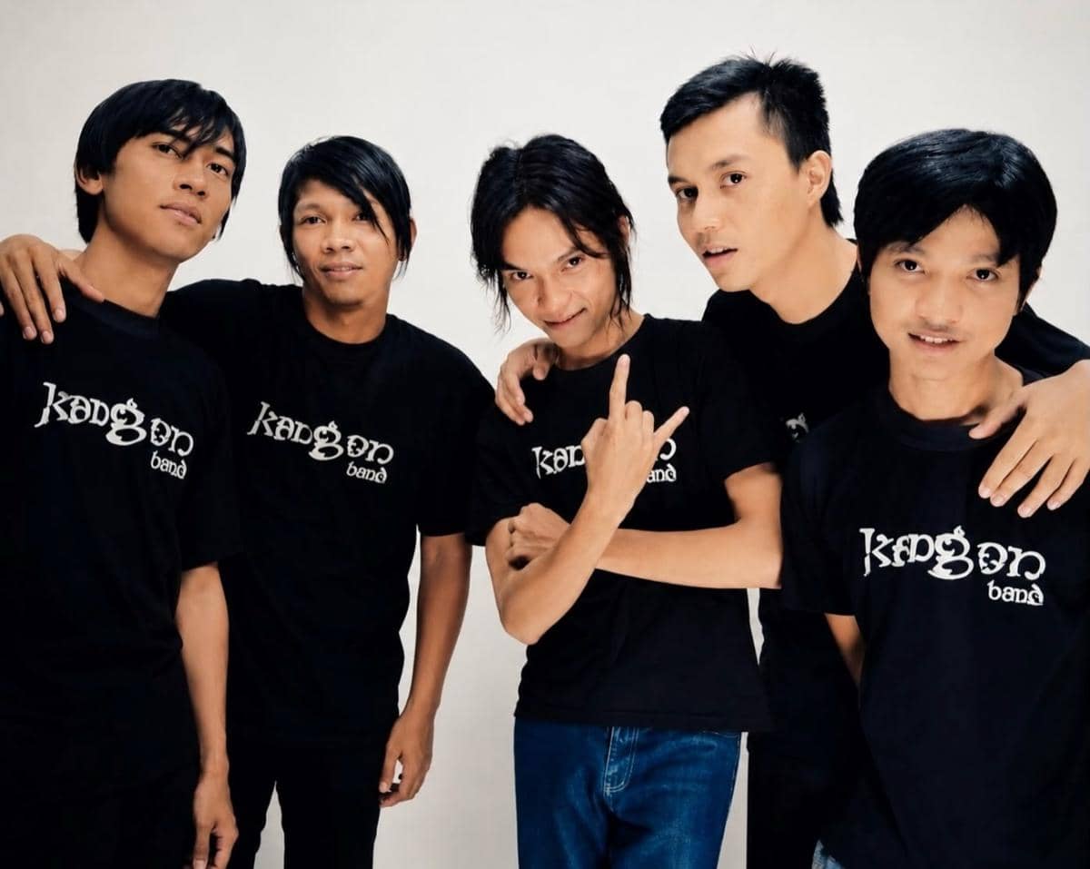 Para personel Kangen Band berpose bersama dalam unggahan akun Instagram resmi @kangenbandofficial_