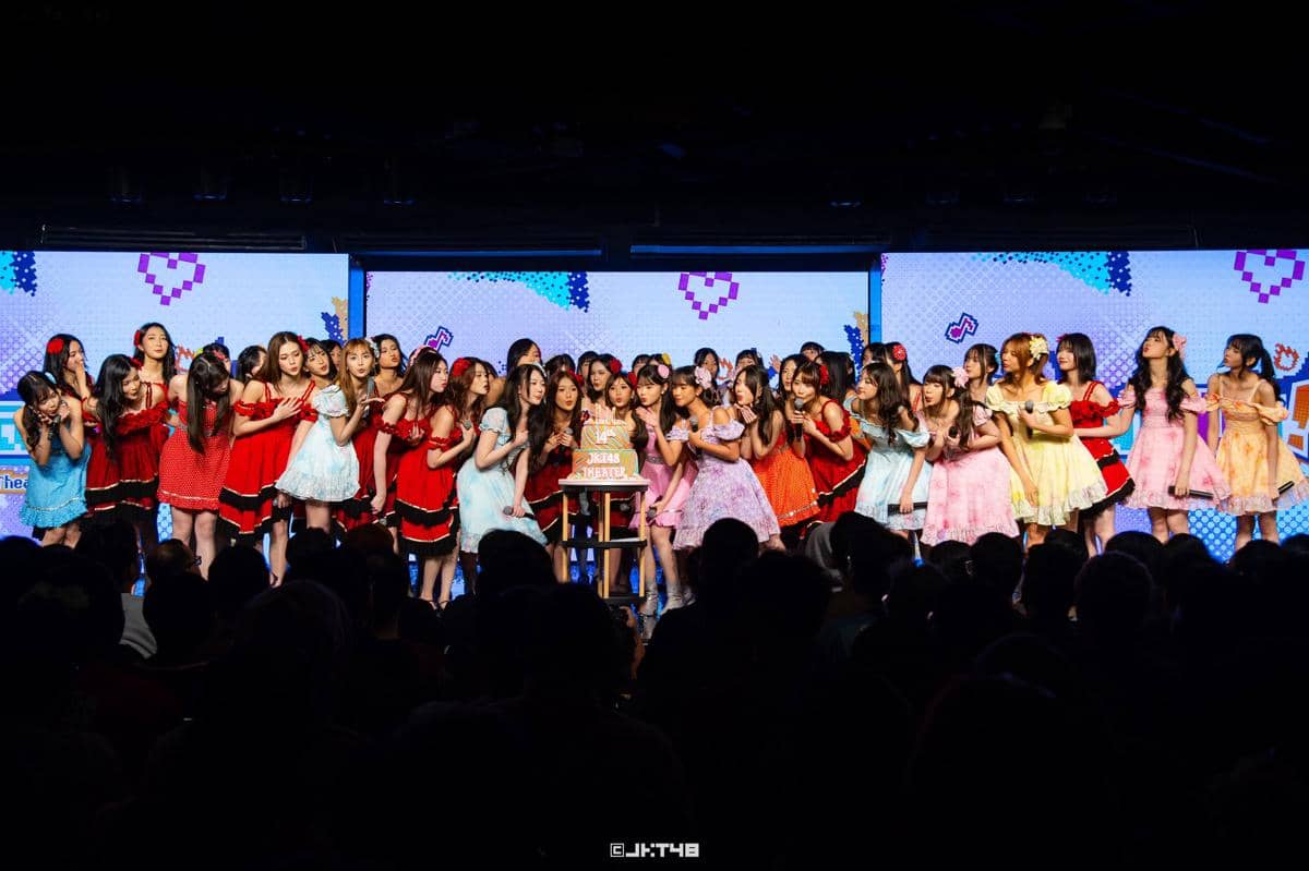Potret JKT48 yang diunggah melalui akun X resmi grup, @officialJKT48, sebagai dokumentasi aktivitas mereka.