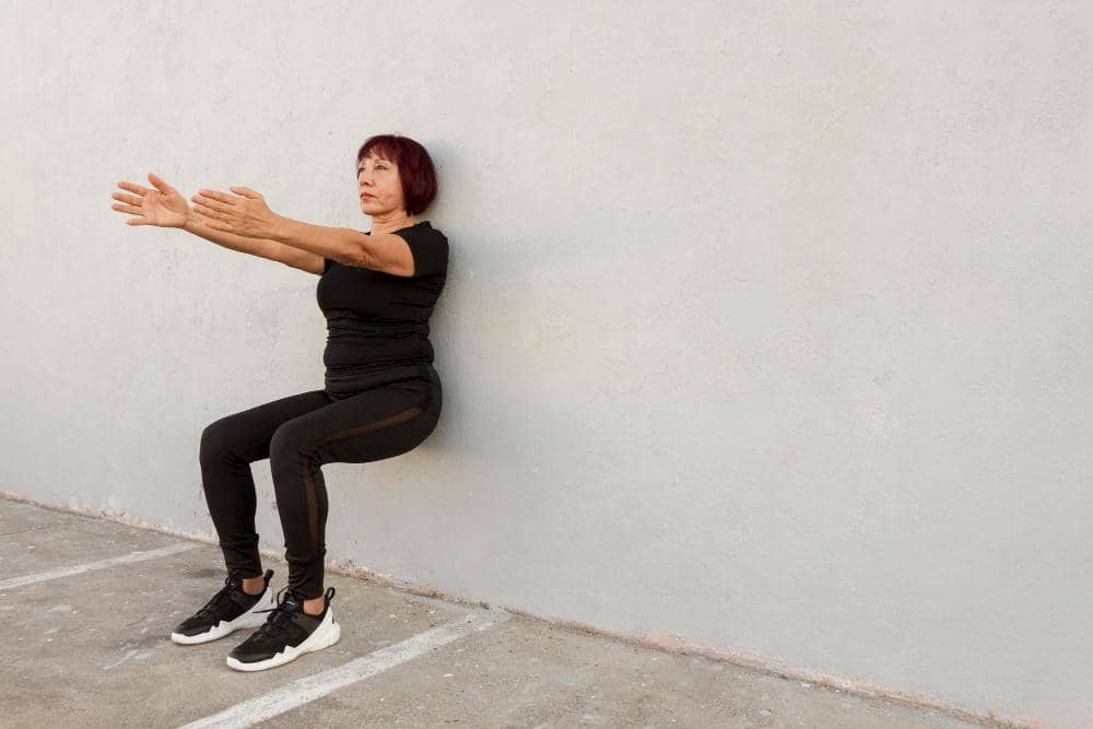 ilustrasi melakukan wall sit