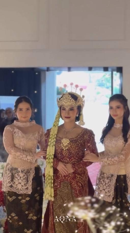 Irma Darmawangsa dan Irfan Sebaztian dalam momen pernikahan mereka yang dibagikan melalui akun Instagram.