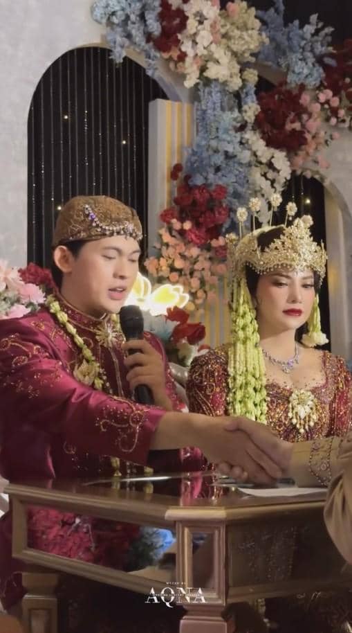 Irma Darmawangsa dan Irfan Sebaztian dalam momen pernikahan mereka yang resmi dibagikan melalui Instagram