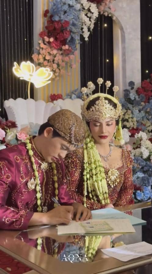 Irma Darmawangsa dan Irfan Sebaztian resmi menikah dalam momen pernikahan bahagia yang dibagikan di Instagram.