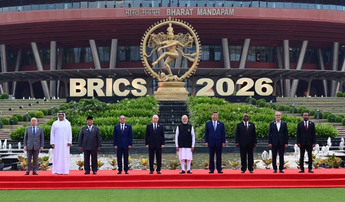 Presiden RI Prabowo Subianto bersama para pemimpin negara anggota BRICS menanam pohon banyan dalam rangkaian KTT BRICS 2026
