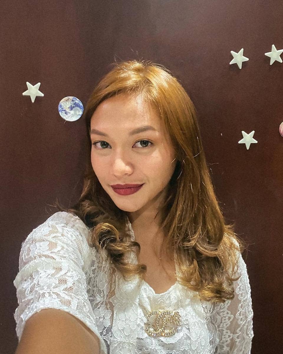 ide gaya rambut ala Amel Carla yang cocok untuk kuliah