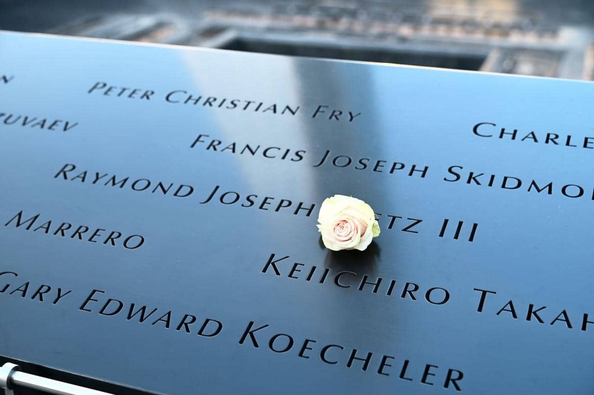 Batu nisan berisi nama-nama korban tragedi 9/11 yang terjadi pada 2001.