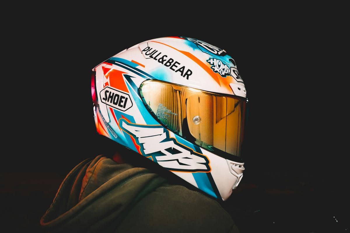 Cara Cuci Helm yang Busanya Tidak Bisa Dilepas, Ini Panduannya