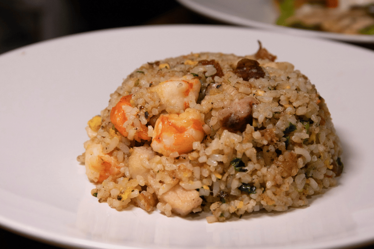 ilustrasi sajian nasi goreng seafood air fryer