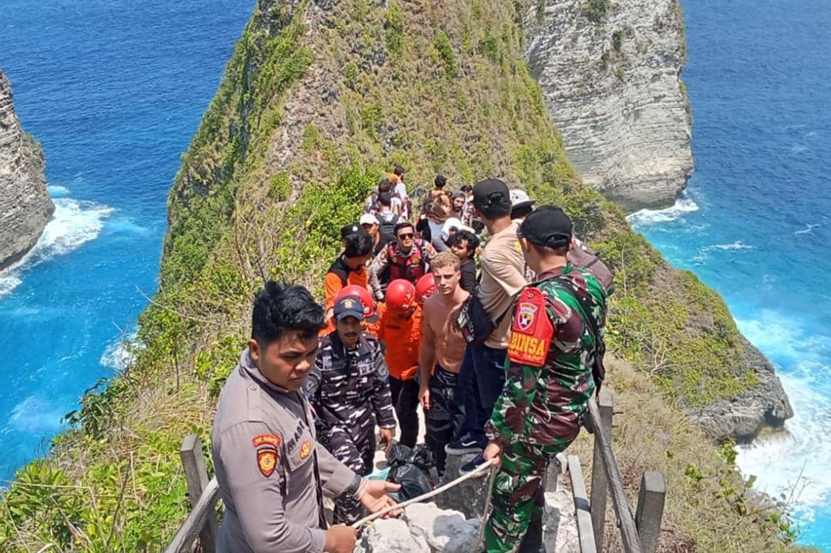 Wisatawan Australia Jatuh dari Tebing Pantai Kelingking Nusa Penida