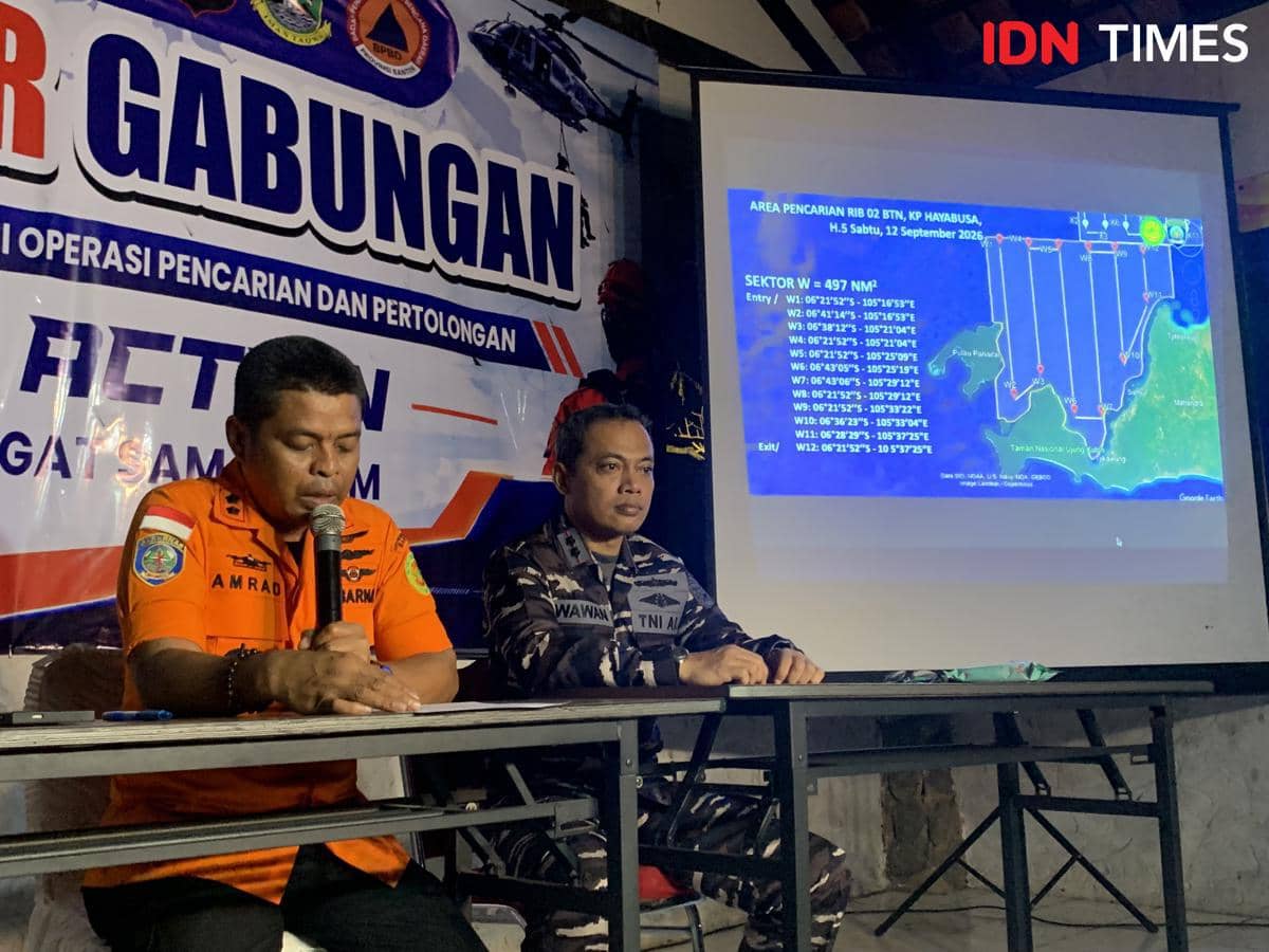 Hari Kelima Pencarian, SAR Temukan Jeriken, Helm dan 2 Life Jacket (IDN Times/Muhamad Iqbal)