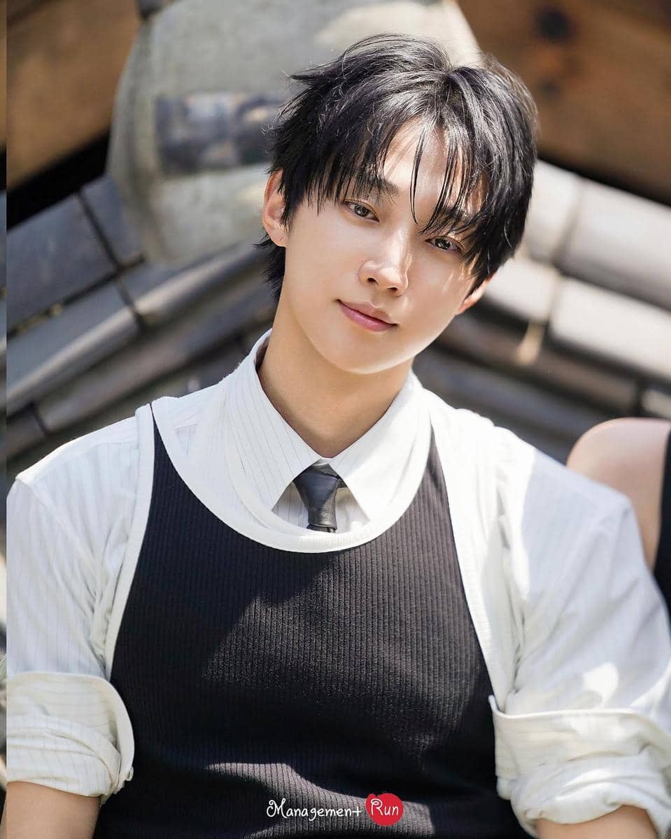 Potret Jung Jin Young yang dibagikan melalui unggahan akun Instagram resmi Management RUN Official miliknya.