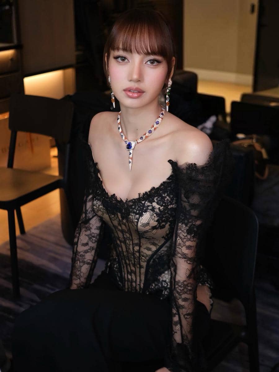 Lalisa di launching BVLGARI Serpenti Infinito 
