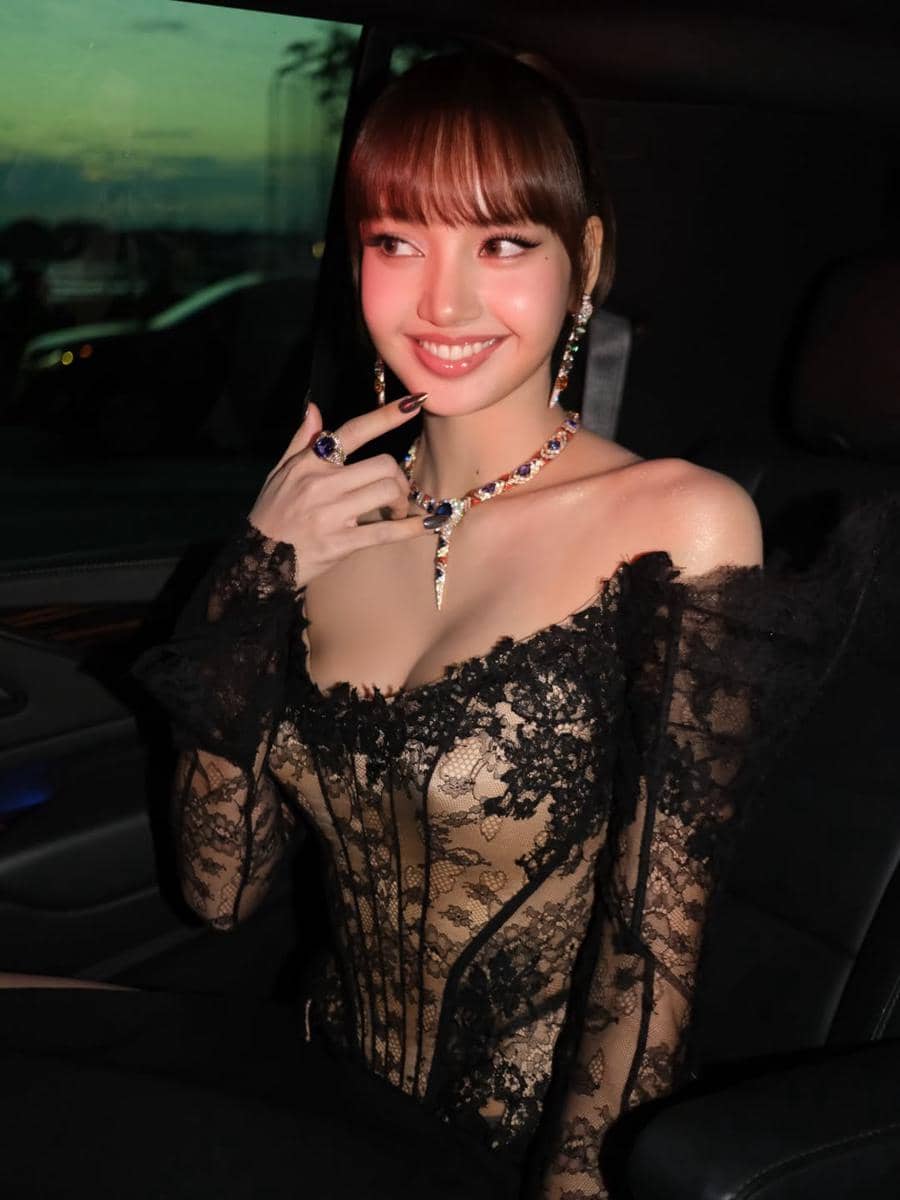 Lalisa di launching BVLGARI Serpenti Infinito 