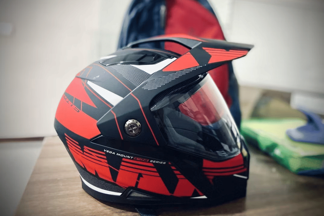 cara mencuci helm yang busanya tidak bisa dilepas