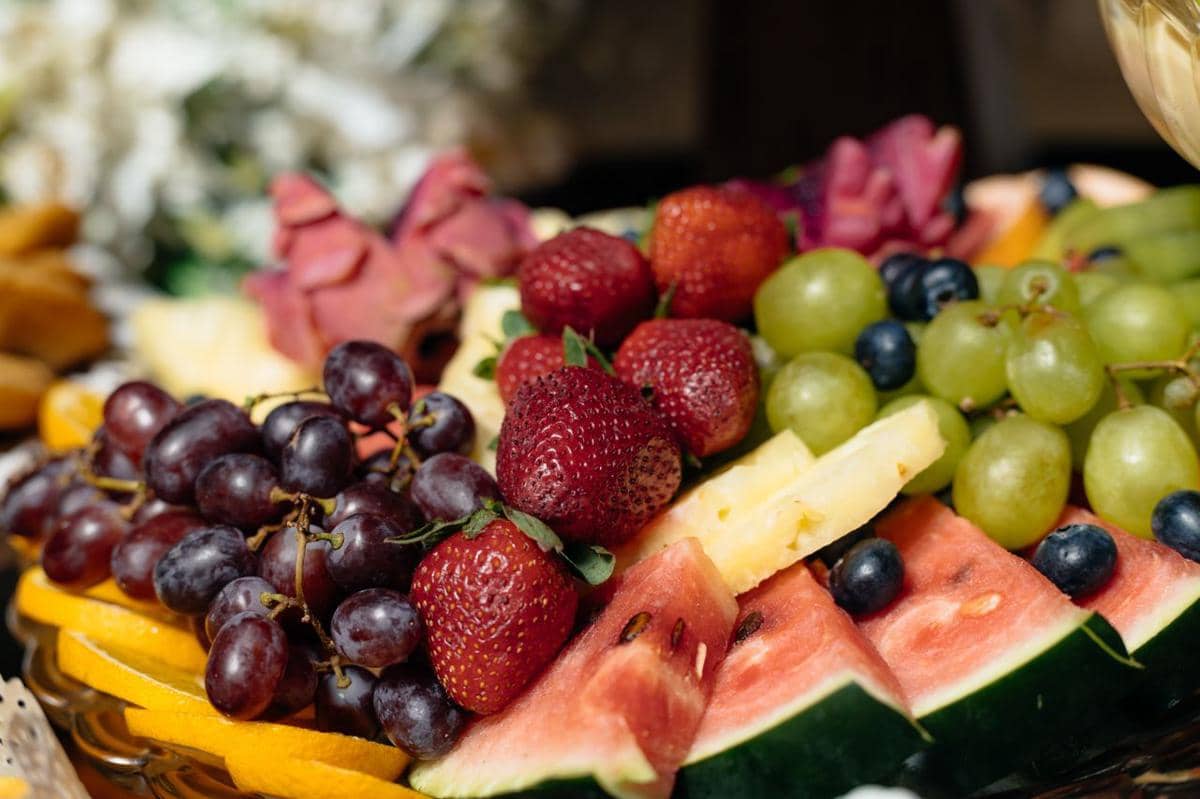 ilustrasi salad buah