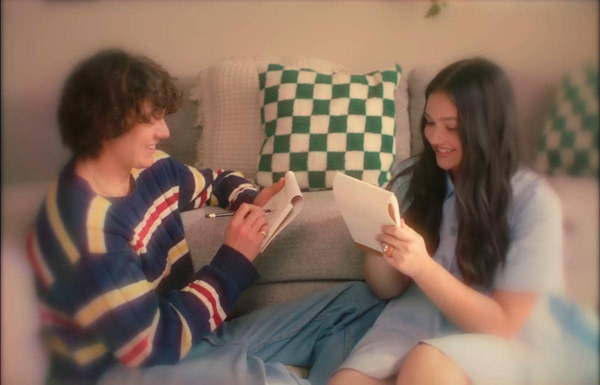 cuplikan video klip "Fictional"