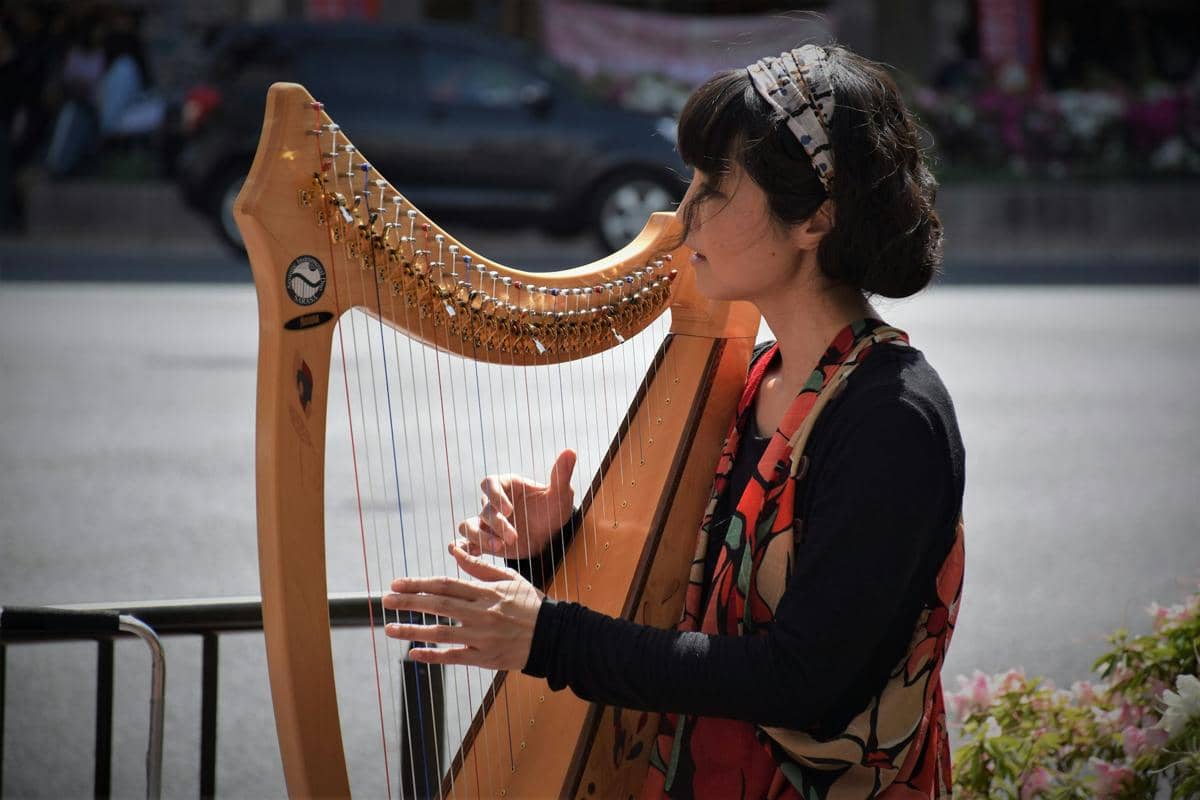 5 Fakta Unik Harpa, Alat Musik Elegan dengan Bentuk dan Suara Khas