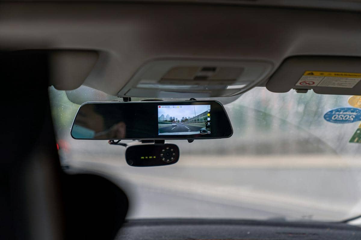 ilustrasi dashcam mobil